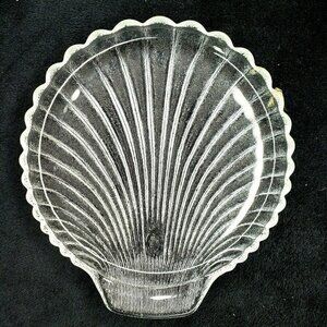 Anchor Hocking Shell Snack Plates Ribbed Clear
